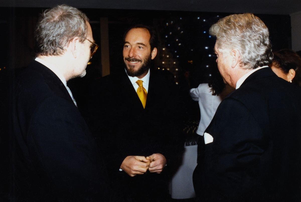 A médiamogul egy évvel a halála előtt, az 1997-es újságíró bálon. (Fotó: MTI/Rózsahegyi Tibor)